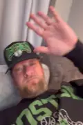 Dave Portnoy surrenders to Knicks fans in middle of embarrassing Game 6 blowout: ‘Hand up’