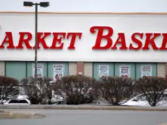 Potentially rabid raccoon allegedly attacked man in NH Market Basket parking lot